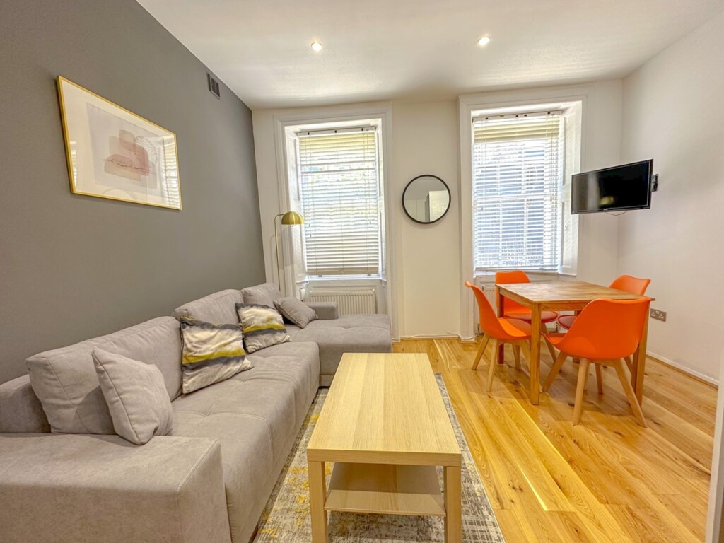 MARLEX Camberwell Apartment Living Room